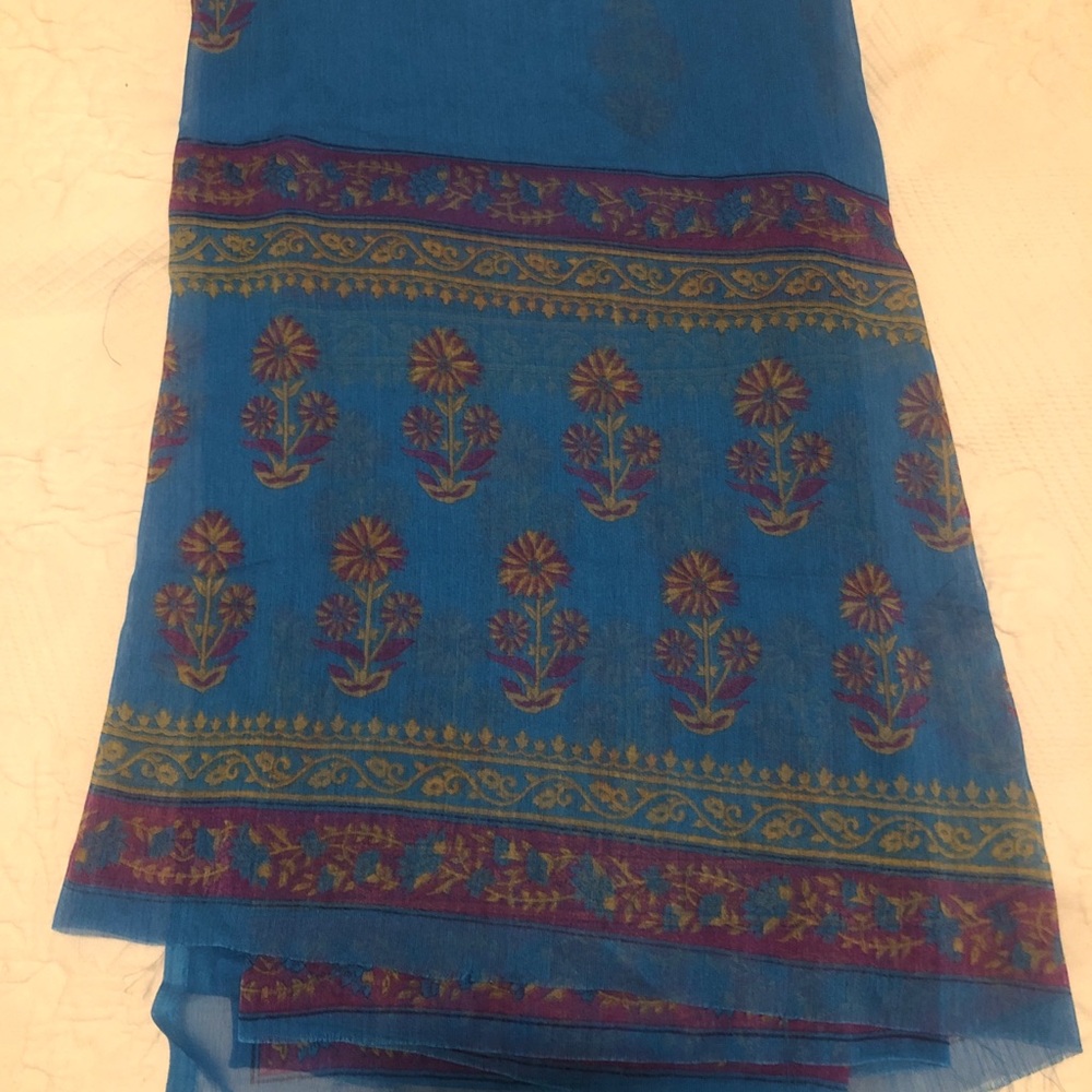 Elegant Blue Floral Patterned Sheer Sari Fabric - 2.2 M